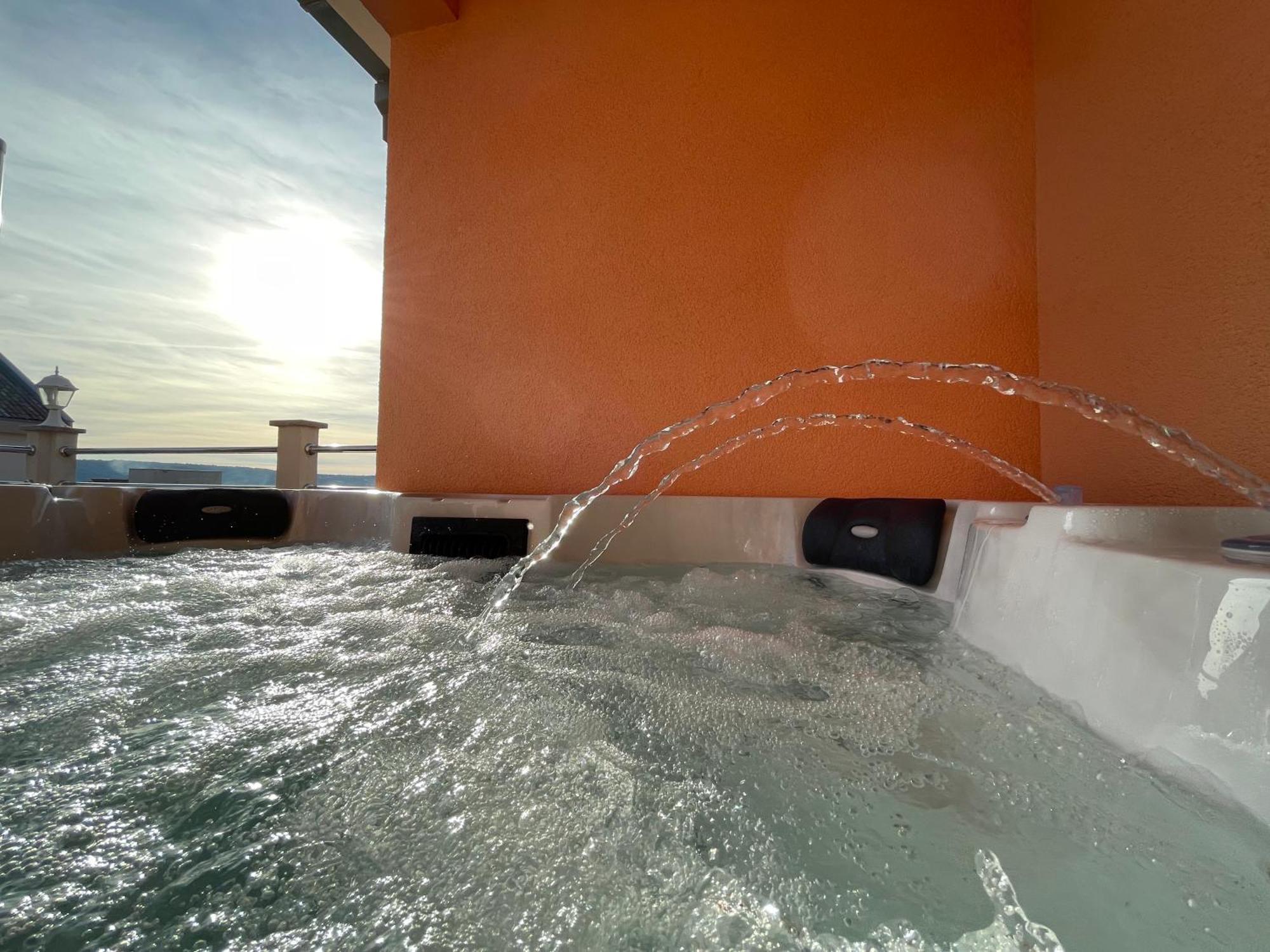 Villa Andrijana - Exclusively Yours - Family Getaway With Private Pool Kaštela Zewnętrze zdjęcie